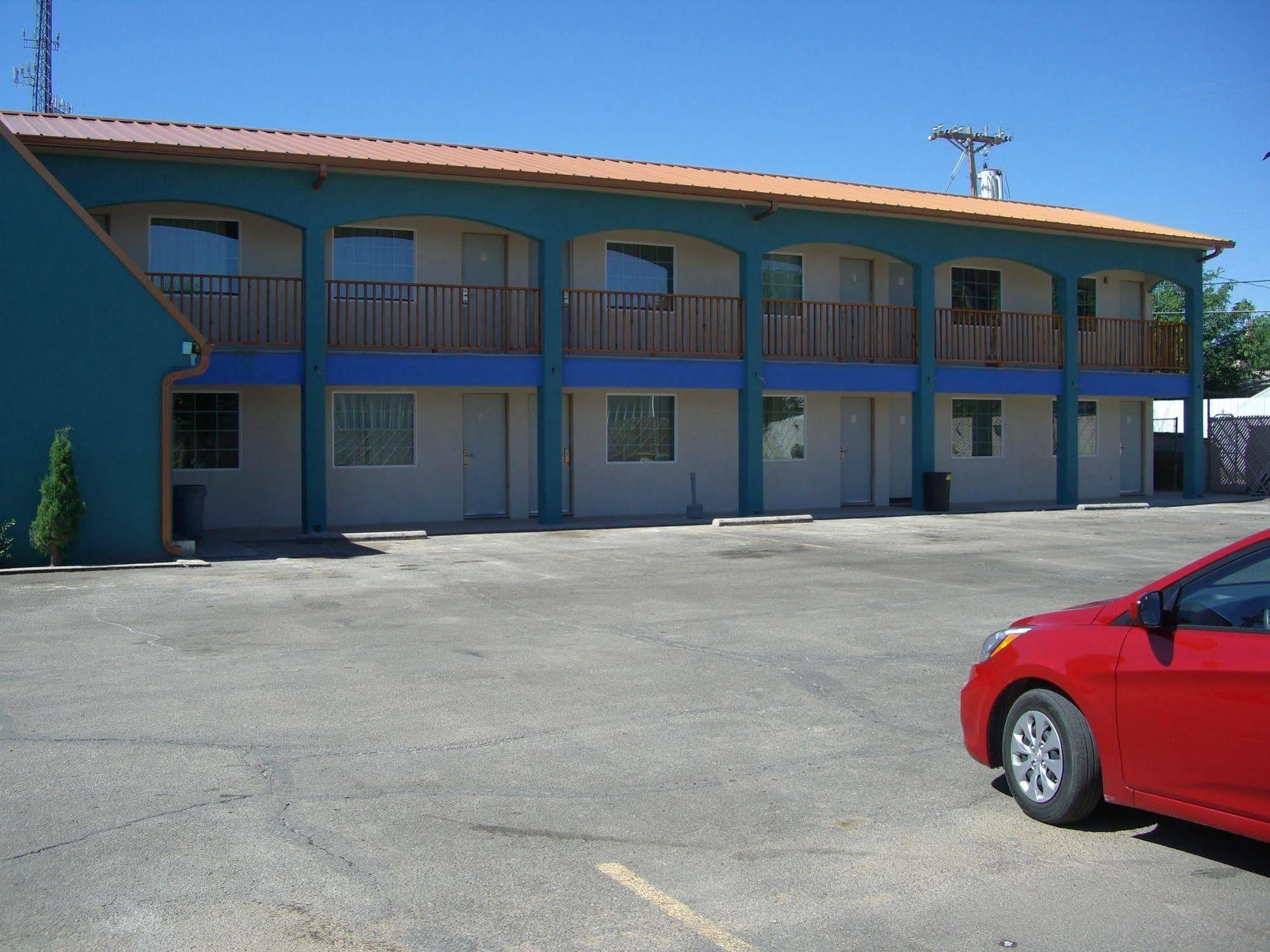 ארטסיה La Hacienda Inn מראה חיצוני תמונה
