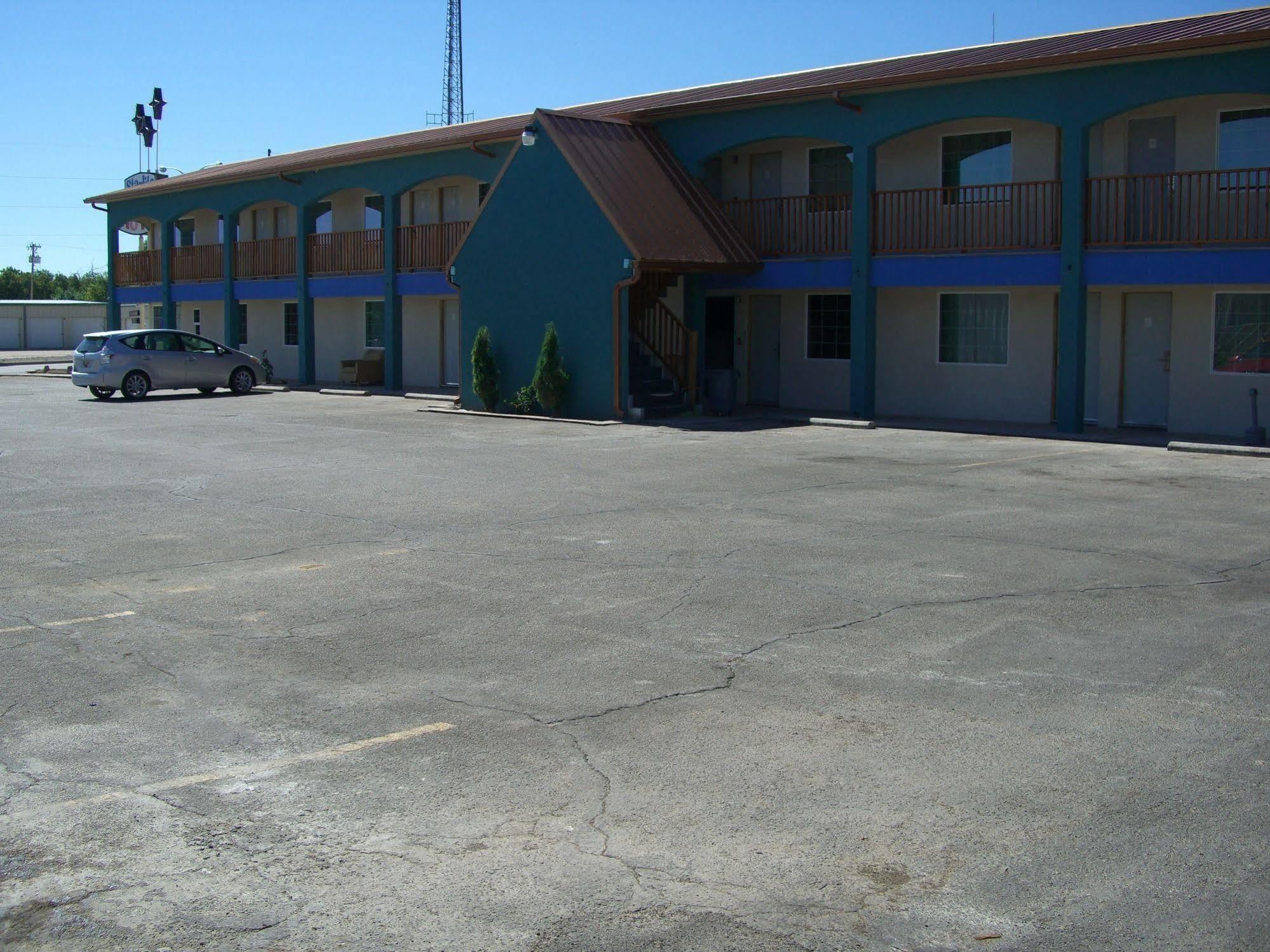 ארטסיה La Hacienda Inn מראה חיצוני תמונה