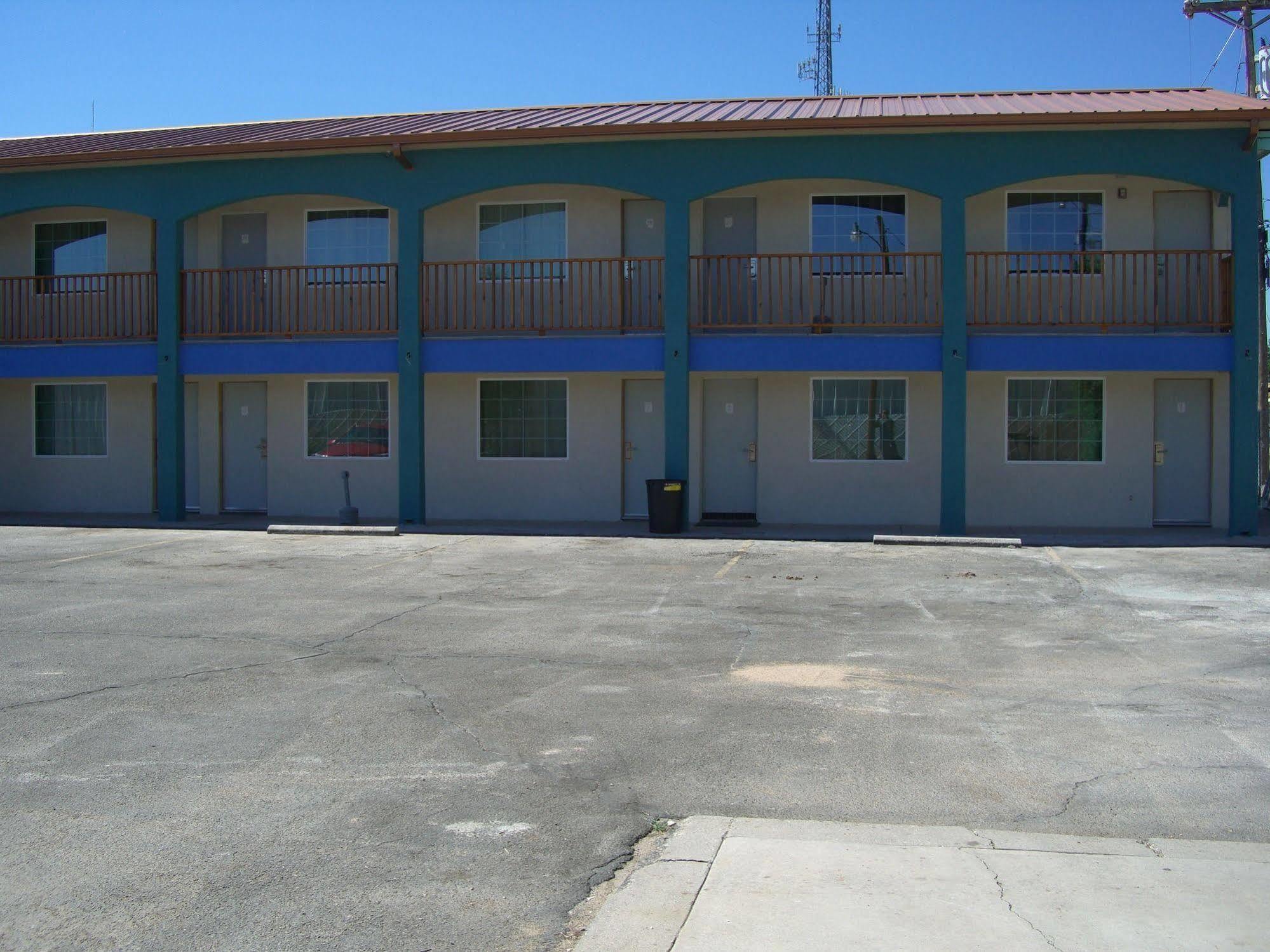 ארטסיה La Hacienda Inn מראה חיצוני תמונה