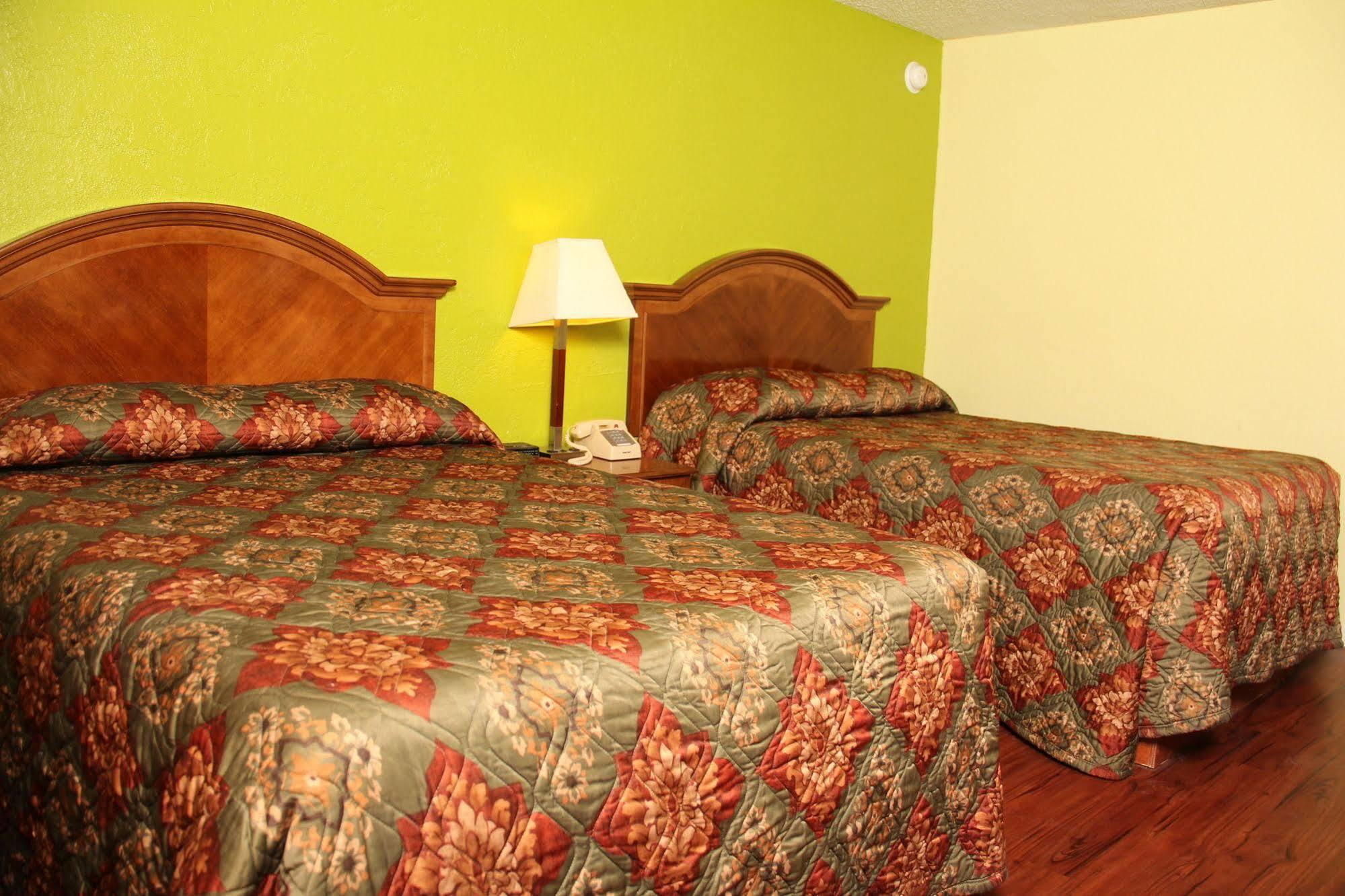 ארטסיה La Hacienda Inn מראה חיצוני תמונה