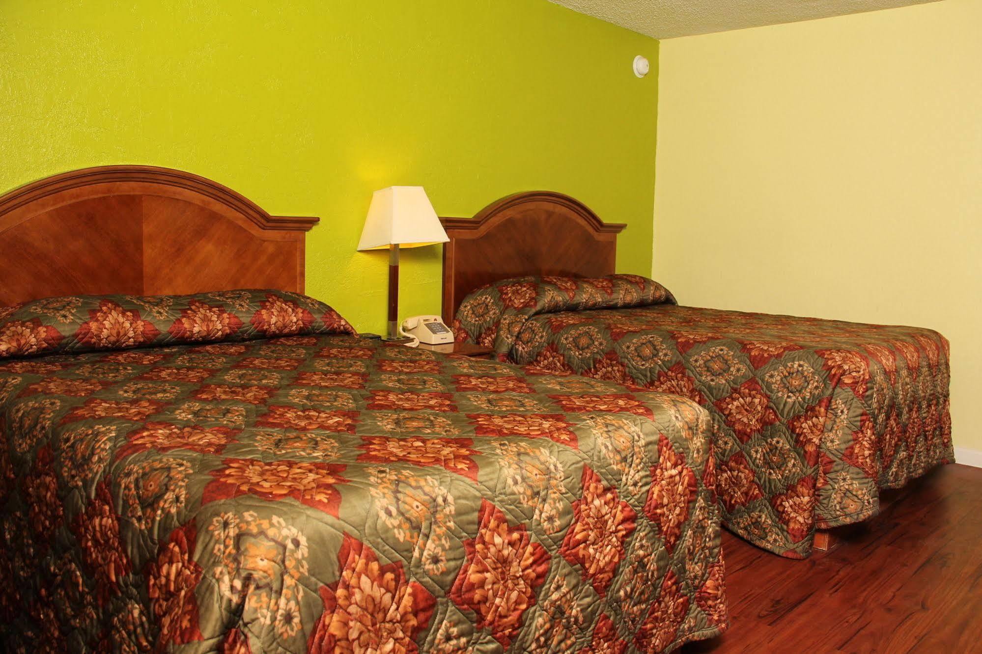 ארטסיה La Hacienda Inn מראה חיצוני תמונה