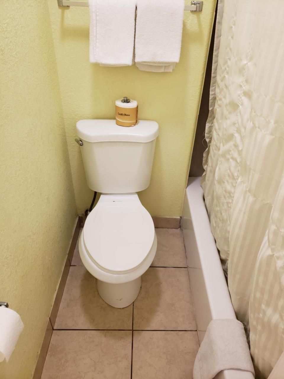 ארטסיה La Hacienda Inn מראה חיצוני תמונה